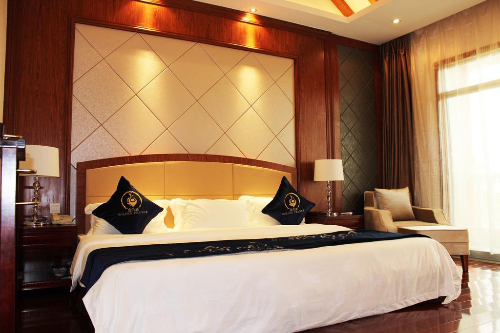 Golden Peacock Resort Hotel Beira Zimmer foto